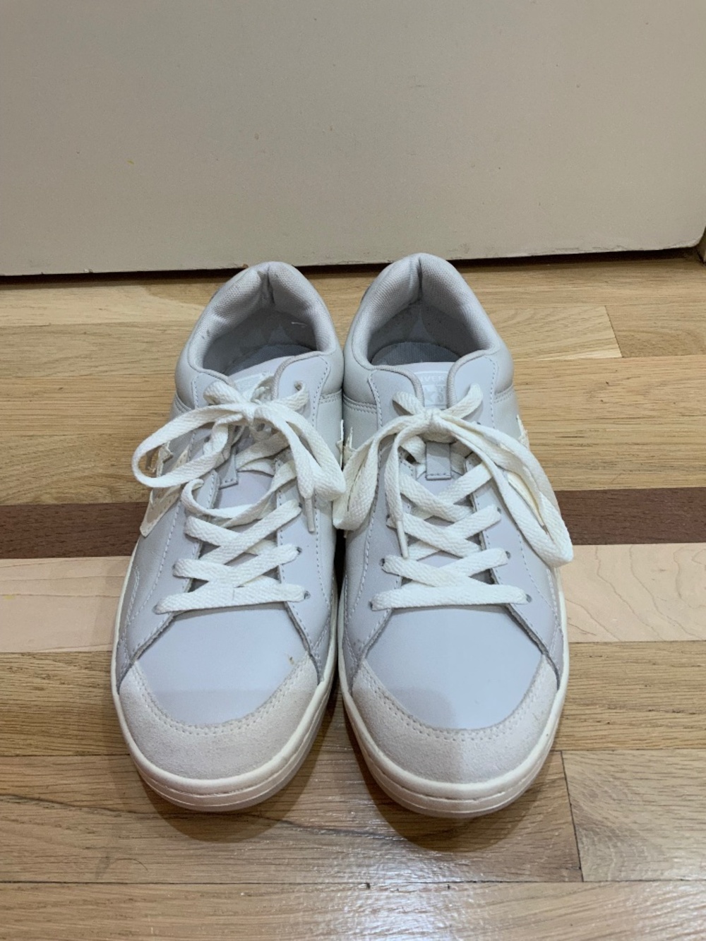 Pre Owned Unisex converse sneaker size 9